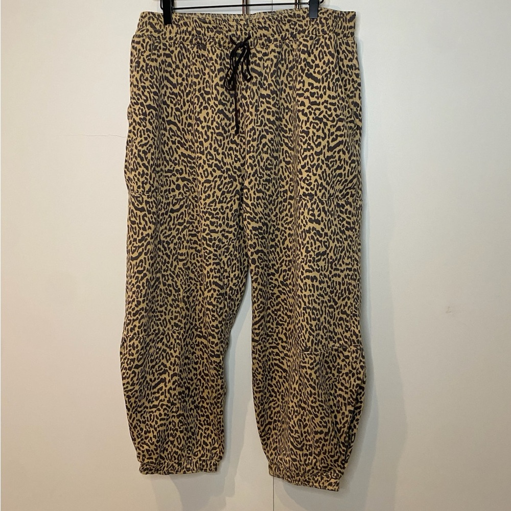 Leopard-Print Drawstring Joggers in Tan and Black
